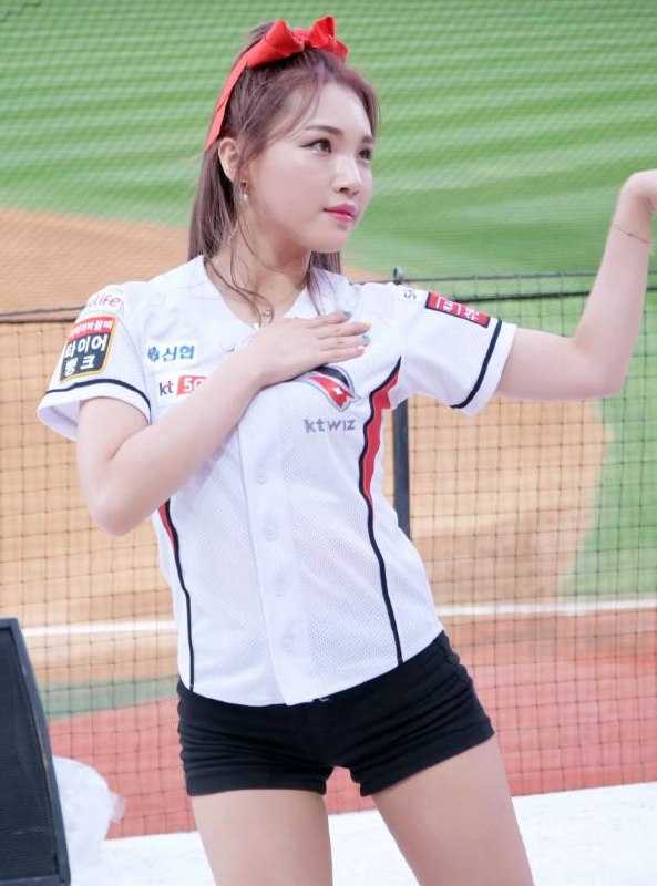 历年韩国财阀啦啦队4K热门合集 - 夸克网盘 资源封面图