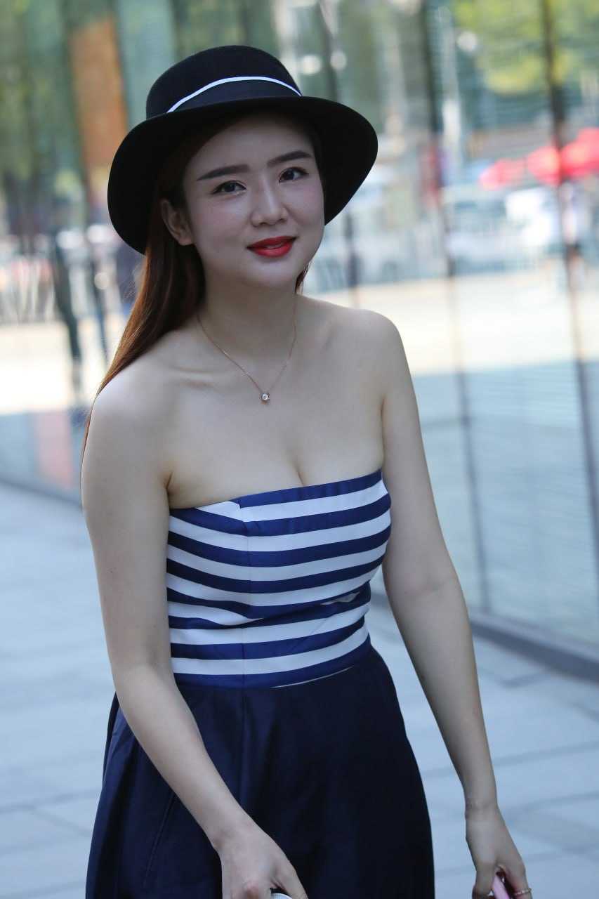 蓝条抹胸裙丰116P - 夸克网盘 资源封面图